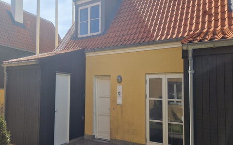 Annrike - 900M from the Sea: Møbel, Træ, Indretning, Gulvbelægning, Etage, Stol, Værelse, Loft, Stue, Lejlighed