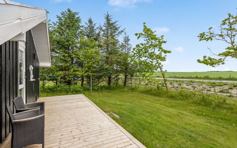 Josef - 1.2Km from the Sea: Møbel, Træ, Indretning, Gulvbelægning, Etage, Stol, Værelse, Loft, Stue, Lejlighed