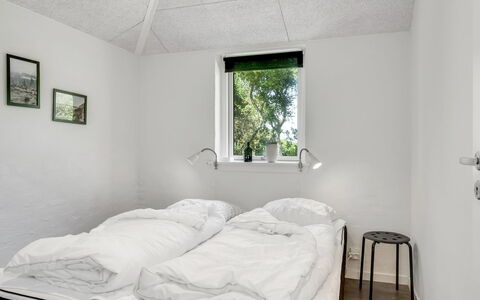 Eerika - 500M to the Fjord: Væg, Soveværelse, Loft, Seng, Sengetøj, Sengetøj, Indretning, Bed Frame, Hjem, Værelse