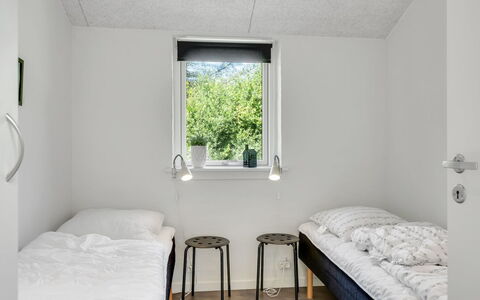 Eerika - 500M to the Fjord: Væg, Soveværelse, Loft, Seng, Sengetøj, Sengetøj, Bed Frame, Madras, Lysarmatur