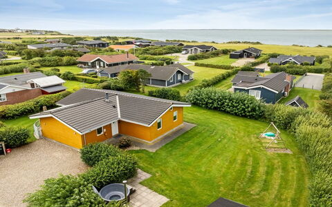Elnur - 200M to the Fjord: Sommerhus, Backyard, Gård, Garden Bygninger, Skur, Sidespor, Udendørs Møbler, Bjælkehytte, Udendørs Struktur, Hytte