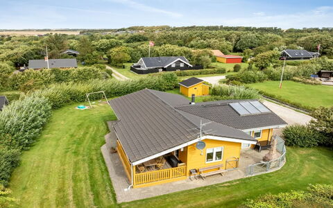 Elnur - 200M to the Fjord: Sommerhus, Backyard, Gård, Garden Bygninger, Skur, Sidespor, Udendørs Møbler, Bjælkehytte, Udendørs Struktur, Hytte