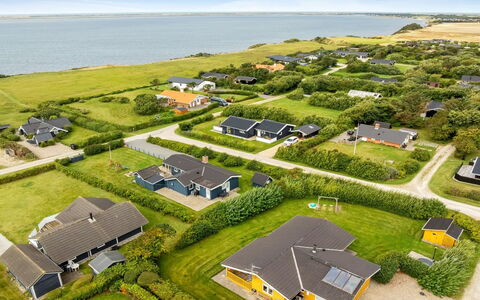 Elnur - 200M to the Fjord: Sommerhus, Backyard, Gård, Garden Bygninger, Skur, Sidespor, Udendørs Møbler, Bjælkehytte, Udendørs Struktur, Hytte