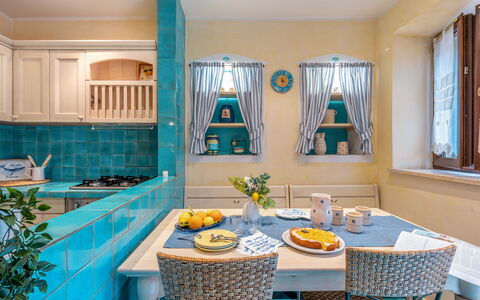 Suite la Torre: Møbel, Indretning, Gulvbelægning, Køkken, Værelse, Loft, Etage, Bord, Belysning, Countertop