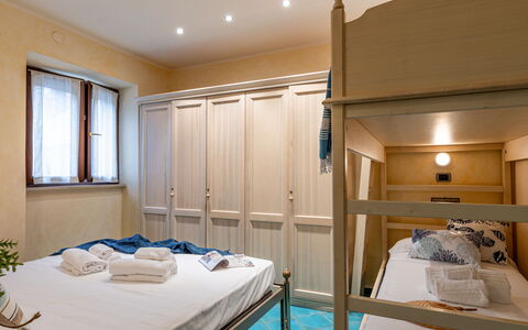 Suite la Torre: Seng, Møbel, Indretning, Soveværelse, Træ, Værelse, Etage, Gulvbelægning, Loft, Textile