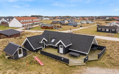 Launo - 300M from the Sea: Tag, Hus, Hjem, Sommerhus, Sidespor, Design, Planke, Skur, Tømmer