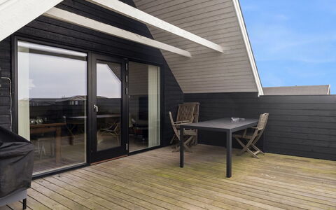 Launo - 300M from the Sea: Træ, Etage, Trægulve, Gulvbelægning, Hårdttræ, Hjem, Planke, Dæk, Bejdse, Skygge