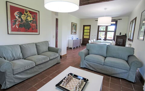 Il Poggio: Møbel, Indretning, Gulvbelægning, Couch, Etage, Bord, Værelse, Træ, Stue, Loft