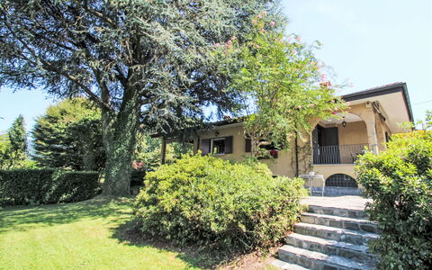 Il Poggio: Busk, Boligområde, Hus, Hjem, Have, Lawn, Sommerhus, Estate, Skygge