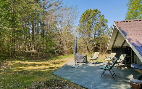 Elfrede - 900M from the Sea: Træ, Træ, Land Lot, Sommerhus, Landdistrikt, Skygge, Garden Bygninger, Skur, Woodland