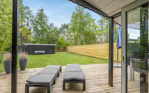 Irma - 300M from the Sea: Træ, Land Lot, Skygge, Udendørs Møbler, Veranda, Dæk, Have, Backyard, Udendørs Struktur, Landscaping