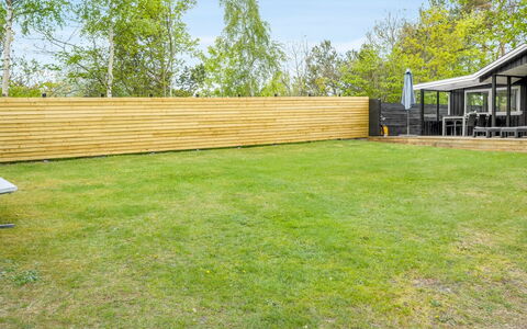 Irma - 300M from the Sea: Have, Land Lot, Lawn, Skygge, Hegn, Backyard, Landscaping, Home Fencing, Planke, Hårdttræ