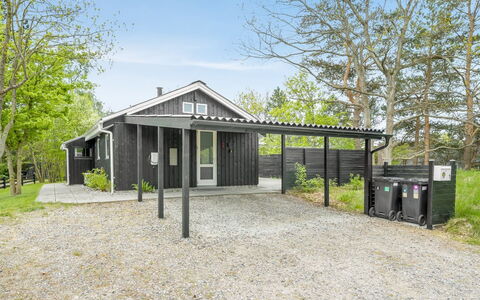 Irma - 300M from the Sea: Tag, Hus, Hjem, Sommerhus, Dør, Sidespor, Estate, Lawn, Gård, Veranda