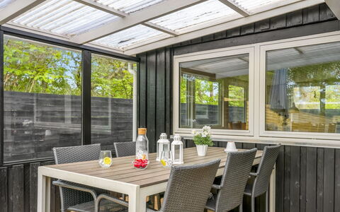 Irma - 300M from the Sea: Tag, Hus, Hjem, Sommerhus, Dør, Sidespor, Estate, Lawn, Gård, Veranda