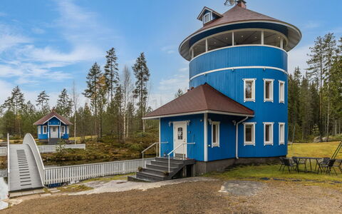Villa Muu: Træ, Gulvbelægning, Etage, Møbel, Trægulve, Indretning, Køjeseng, Værelse, Bejdse, Hårdttræ