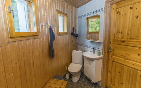 Villa Muu: Træ, Gulvbelægning, Etage, Møbel, Trægulve, Indretning, Køjeseng, Værelse, Bejdse, Hårdttræ