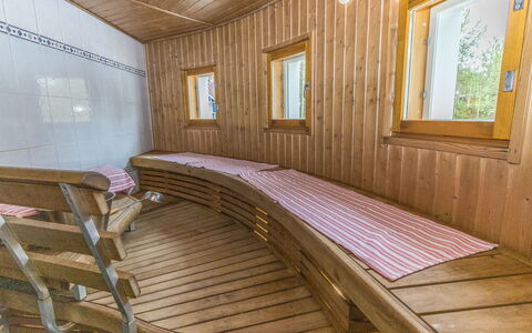 Villa Muu: Træ, Gulvbelægning, Etage, Møbel, Trægulve, Indretning, Køjeseng, Værelse, Bejdse, Hårdttræ