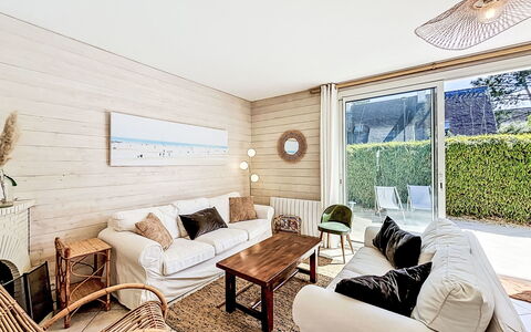 Ty Bottez: Møbel, Træ, Indretning, Gulvbelægning, Couch, Etage, Stue, Loft, Hjem