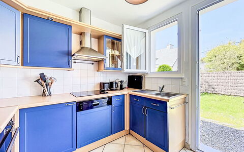 Ty Bottez: Større Bandage, Køkken, Træ, Køkken Apparat, Gulvbelægning, Indretning, Cabinetry, Etage, Countertop, Værelse
