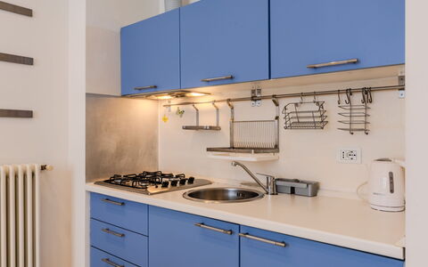 Casa Martinetta: Køkken, Større Bandage, Countertop, Køkken Apparat, Køkkenvask, Komfur, Indretning, Cabinetry, Gulvbelægning, Komfur
