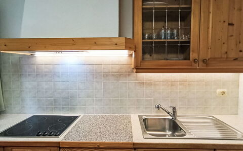 Cesa Cristina: Træ, Cabinetry, Gulvbelægning, Countertop, Indretning, Køkken, Køkken Apparat, Belysning, Hjem, Skuffe