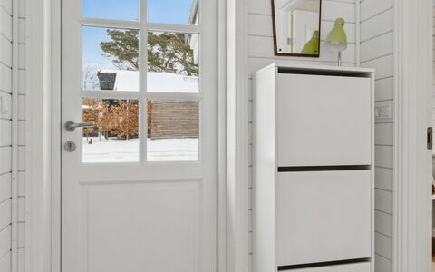 Aria - 310M from the Sea: Gulvbelægning, Etage, Dør, Værelse, Trægulve, Home Dør, Bejdse, Cabinetry, Hårdttræ
