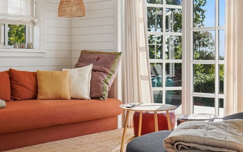 Aria - 310M from the Sea: Møbel, Indretning, Gulvbelægning, Træ, Etage, Pude, Textile, Stue, Couch, Throw Pillow