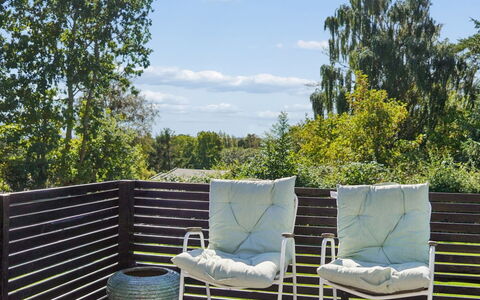 Aria - 310M from the Sea: Møbel, Stol, Udendørs Møbler, Have, Foldestol, Backyard, Skygge, Hårdttræ, Gård, Gårdhave