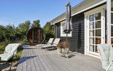 Aria - 310M from the Sea: Træ, Hjem, Sommerhus, Udendørs Møbler, Land Lot, Sidespor, Veranda, Dør, Dæk, Have