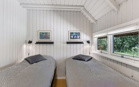 Albertina - 900M from the Sea: Soveværelse, Træ, Indretning, Loft, Seng, Etage, Gulvbelægning, Sengetøj, Sengetøj, Hjem
