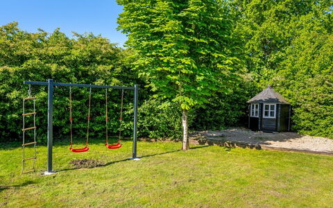 Yorick - 350M to the Fjord: Busk, Have, Lawn, Vedplante, Landscaping, Gård, Parkere, Skygge, Backyard, Sti