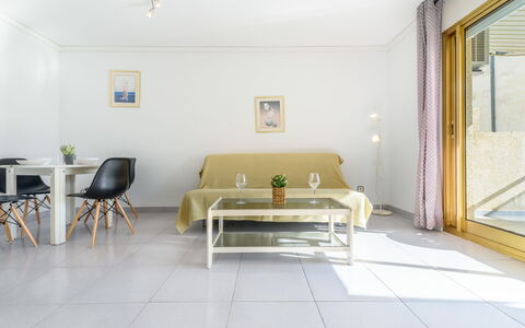 Cambrils Park C: Svømmepøl, Udvej, Skygge, Estate, Ejerlejlighed, Hotel, Landscaping, Hacienda, Villa