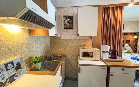 Niedernsill 12: Køkken, Møbel, Større Bandage, Køkken Apparat, Træ, Indretning, Countertop, Gulvbelægning, Etage, Værelse