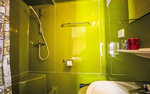 Niedernsill 12: Væg, Badeværelse, Sanitærarmatur, Badeværelsesvask, Gulvbelægning, Etage, Indretning, Håndvask, Tap, Vvs