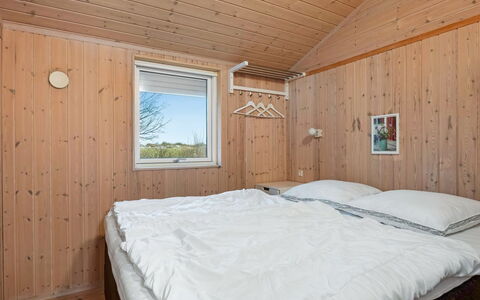 Garth - 50M from the Sea: Træ, Soveværelse, Loft, Hjem, Hårdttræ, Bejdse, Planke, Seng, Sengetøj, Bed Frame