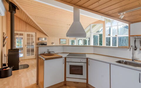 Tonje - 600M from the Sea: Møbel, Træ, Indretning, Gulvbelægning, Etage, Stol, Værelse, Loft, Stue, Lejlighed