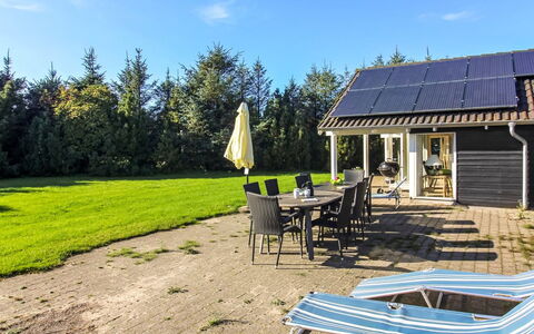 Tonje - 600M from the Sea: Møbel, Træ, Indretning, Gulvbelægning, Etage, Stol, Værelse, Loft, Stue, Lejlighed