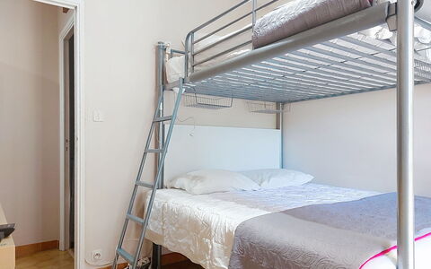 L'Iris: Seng, Soveværelse, Køjeseng, Møbel, Sengetøj, Etage, Sengetøj, Indretning, Gulvbelægning, Bed Frame