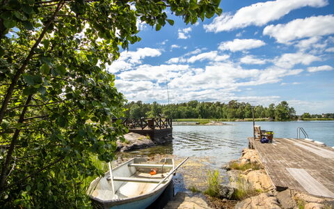Skärgårdsdröm På Ön: Himmel, Blå, Vand, Træ, Sky, Vandløb, Sommer, Vandvej, Bank, Kanal
