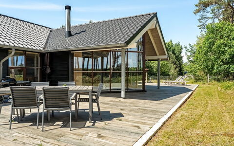 Groa - 50M from the Sea: Træ, Tag, Hjem, Sommerhus, Veranda, Skygge, Estate, Garden Bygninger, Sidespor, Hårdttræ