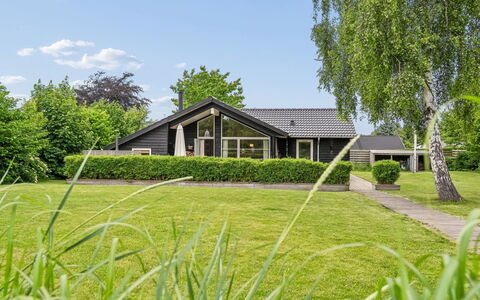 Galatia - 1.4Km from the Sea: Hjem, Tag, Estate, Sommerhus, Bunddække, Have, Stuehus, Lawn, Landscaping, Sidespor