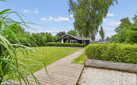 Galatia - 1.4Km from the Sea: Busk, Have, Hjem, Bunddække, Sommerhus, Estate, Lawn, Landscaping, Skygge, Walkway