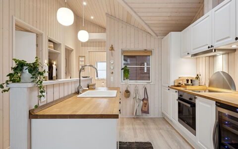 Galatia - 1.4Km from the Sea: Køkken, Indretning, Countertop, Gulvbelægning, Træ, Lysarmatur, Møbel, Loft, Køkken Apparat, Etage