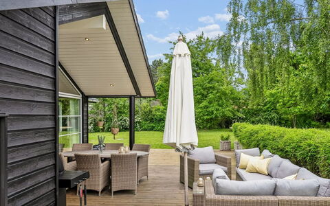 Galatia - 1.4Km from the Sea: Loft, Gulvbelægning, Indretning, Etage, Kompositmateriale, Møbel, Udvej, Hotel, Design, Dagslys