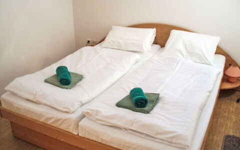 Green Valley Park Stárkov 15: Møbel, Soveværelse, Træ, Sengetøj, Seng, Sengetøj, Textile, Etage, Sengetøj, Bed Frame