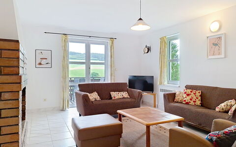 Green Valley Park Stárkov 15: Møbel, Indretning, Gulvbelægning, Etage, Træ, Loft, Couch, Værelse, Bord, Stue