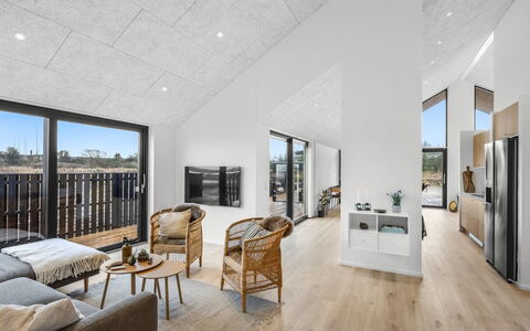 Damiana - 1.1Km from the Sea: Træ, Loft, Gulvbelægning, Etage, Trægulve, Hårdttræ, Planke, Stue, Penthouselejlighed, Laminat Gulv