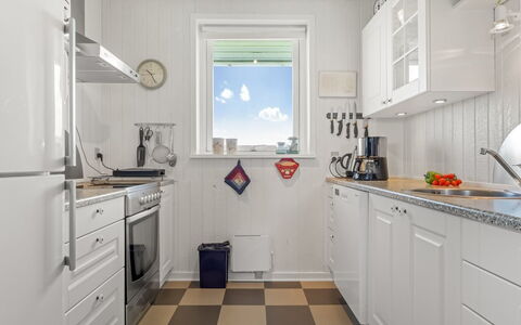 Answald - 250M from the Sea: Større Bandage, Køkken Apparat, Køkken, Gulvbelægning, Etage, Indretning, Husholdningsapparat, Countertop, Cabinetry, Værelse
