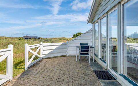 Answald - 250M from the Sea: Blå, Himmel, Hjem, Tag, Sommerhus, Sidespor