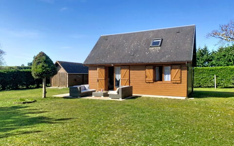 Le Chalet: Tag, Sommerhus, Hjem, Lawn, Garden Bygninger, Stuehus, Have, Skur, Gård, Sidespor